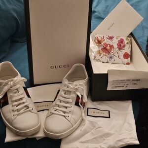 Gucci White Sneakers, Gently Loved Worn 4 Times Only.